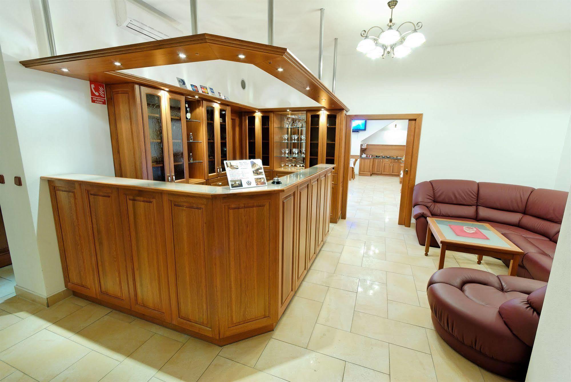 里伽斯布尔诺酒店 外观 照片